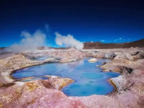 Steaming fumaroles at the Sol de Mañana geysers Steaming fumaroles at the Sol de Mañana geysers